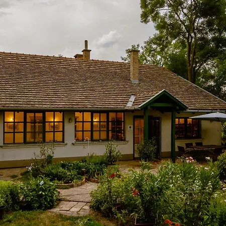 Piroska Vendeghaz Guest house Szekkutas