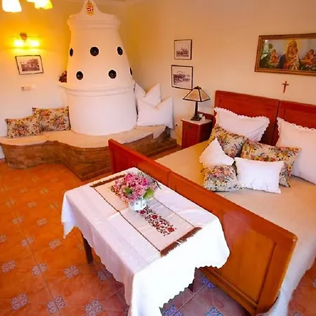 Piroska Vendeghaz Guest house Szekkutas