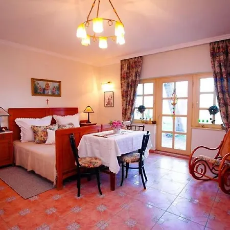 Piroska Vendeghaz Guest house Szekkutas